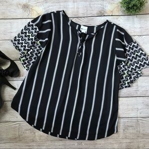 STYLUS Black & White Flutter Sleeve Blouse